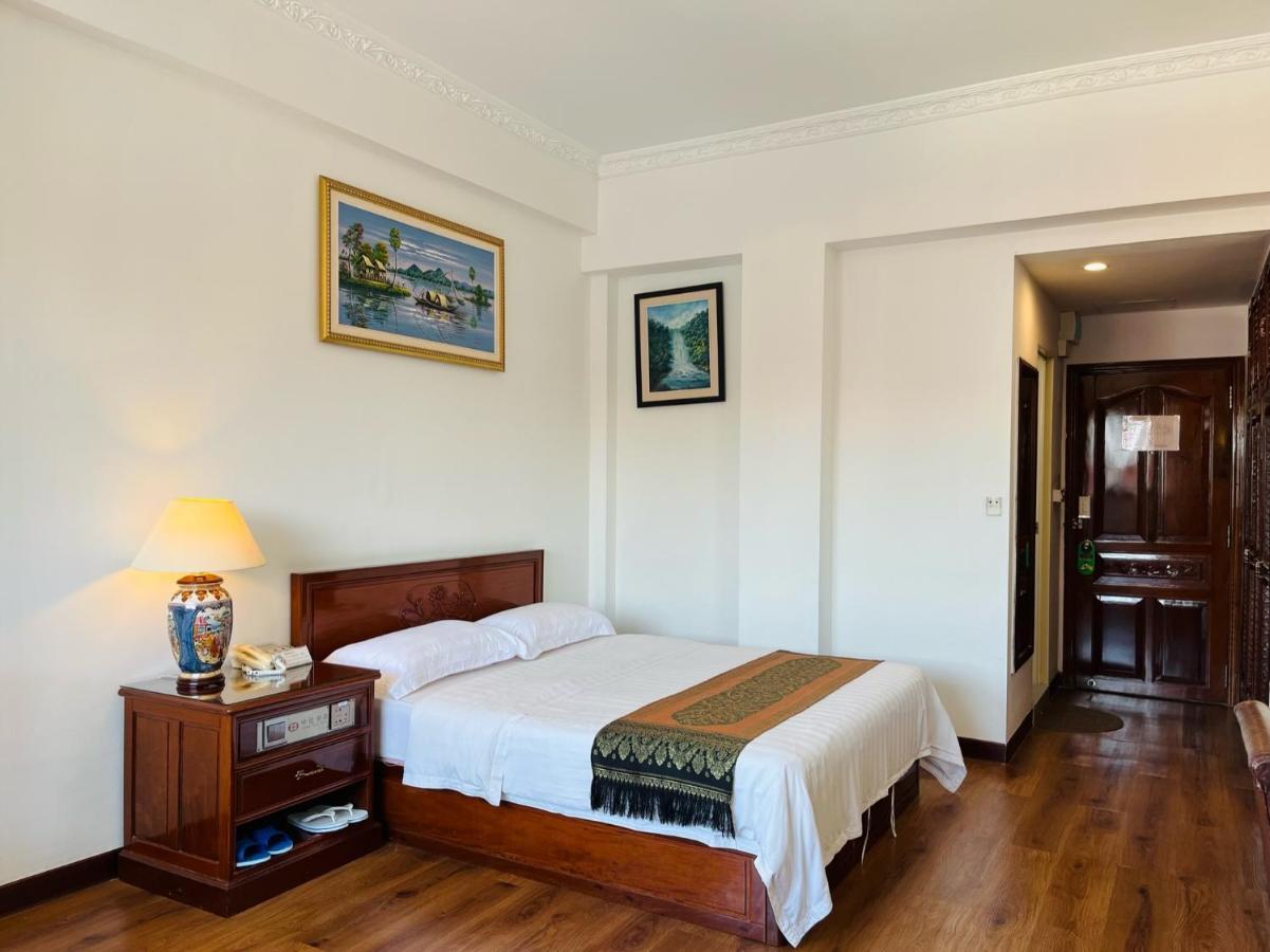 Chung Hsin Hotel 中信酒店 金边 外观 照片